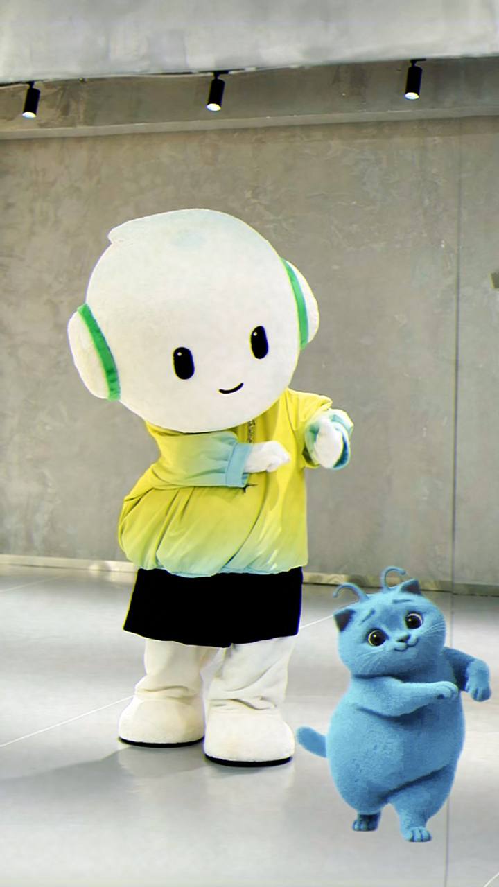 室内同框工作图 · 小欧与蓝猫的比例和站位